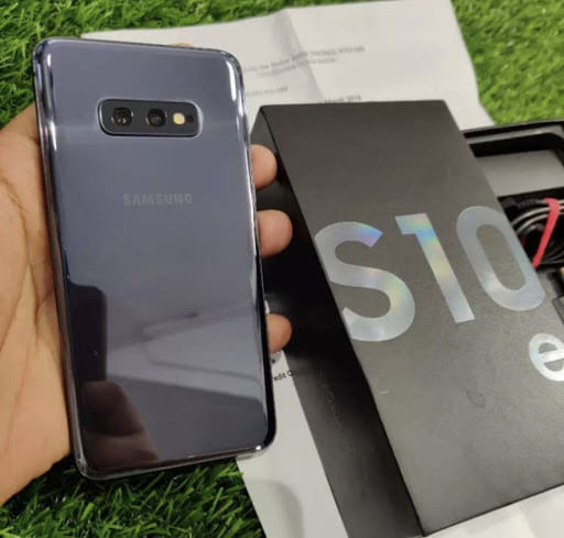 Samsung Galaxy S10e Build