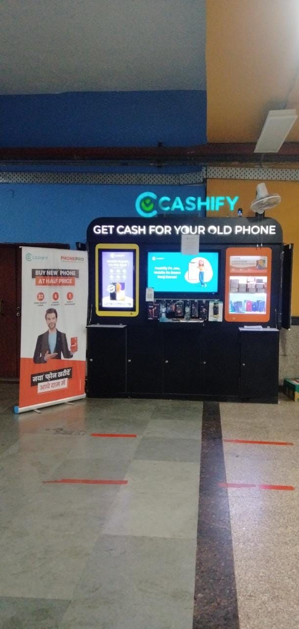 Cashify Mobile Shop Kiosk Laxmi Nagar Metro Station