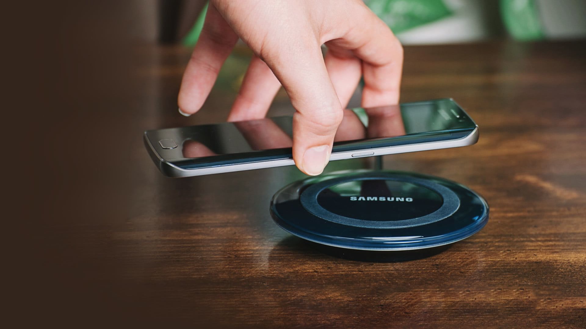 smartphone-buying-guide-wireless-charging