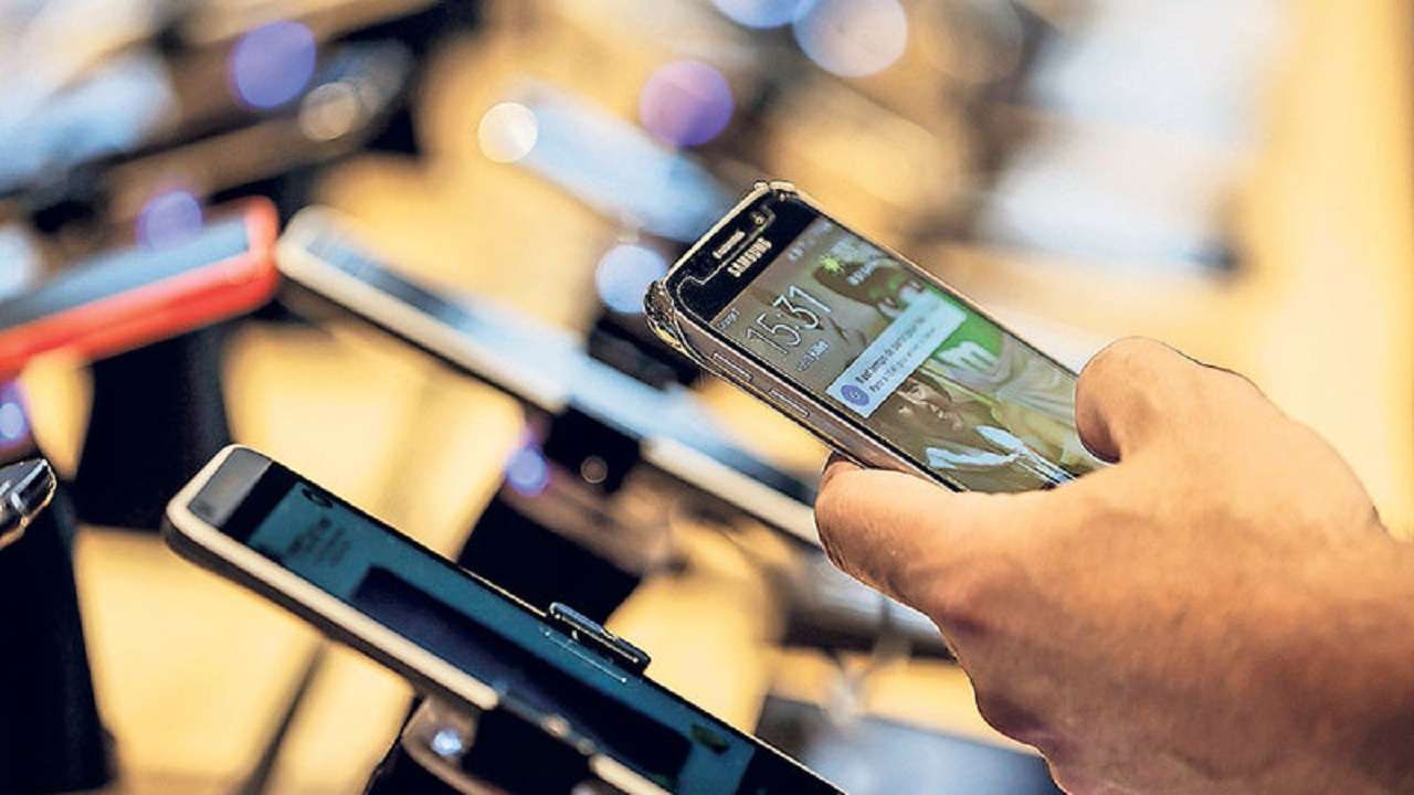 https://s3b.cashify.in/gpro/uploads/2020/04/18071508/Smartphones-and-other-%E2%80%98non-essential%E2%80%99-products-Go-on-Sale-From-20th-April-on-E-commerce-Platforms.jpg
