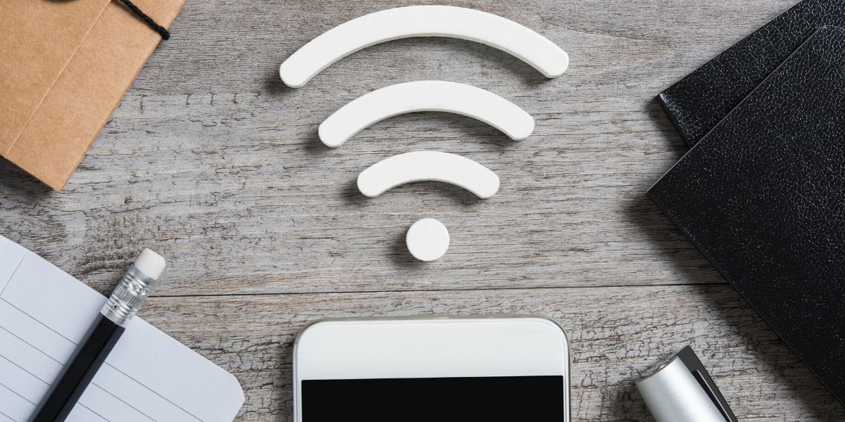 How To Easily Share WiFi Password On iPhone!
