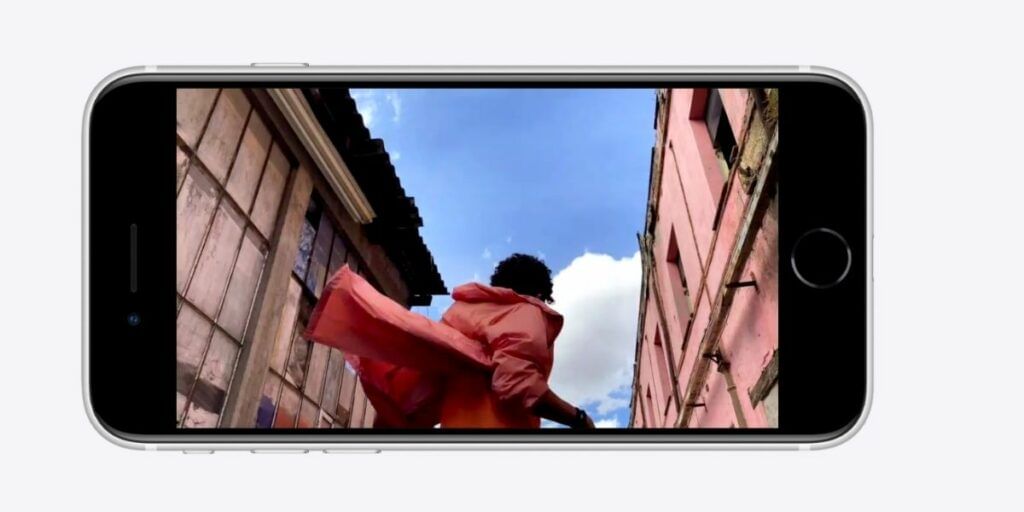 Pixel 4a vs OnePlus Nord vs iPhone SE display comparison