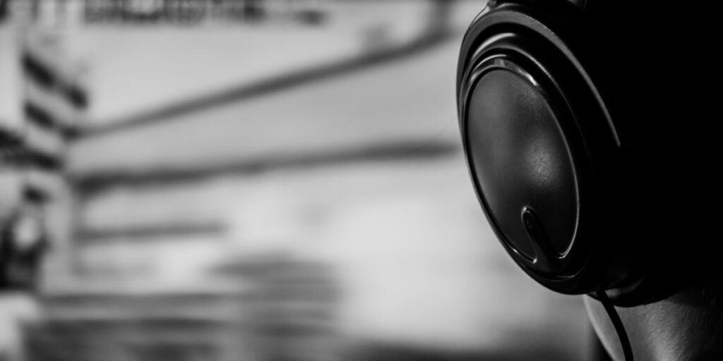 Quality - Bluetooth Headphones vs Bluetooth Earbuds – How To Make The Choice