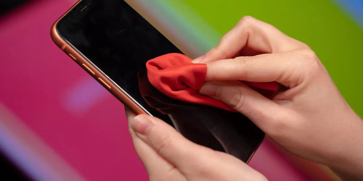 Report: Coronavirus Can Survive On Smartphone Displays For 28 Days