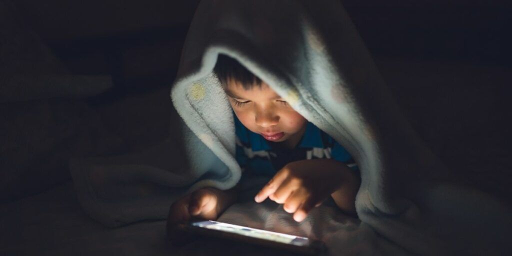 using smartphone while sleeping can cause mental health