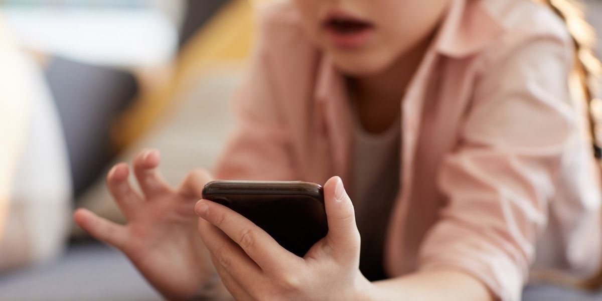 How To Buy Mobile Phone For Kids Within Your Budget?