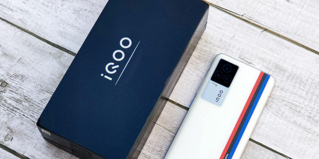 iQOO 8 Back Panel Design And Box