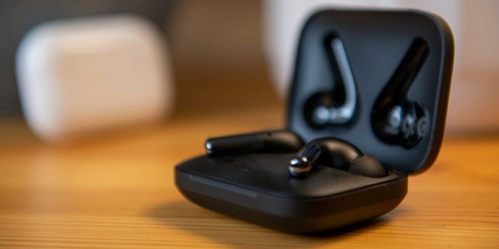 The OnePlus Buds Pro features a dynamic 11mm driver for an amazing sound quality.
