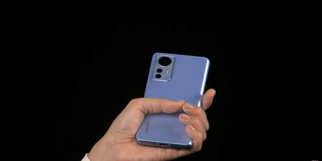 https://s3b.cashify.in/gpro/uploads/2021/12/28192148/Xiaomi-12-Back-Panel-1024x512.png