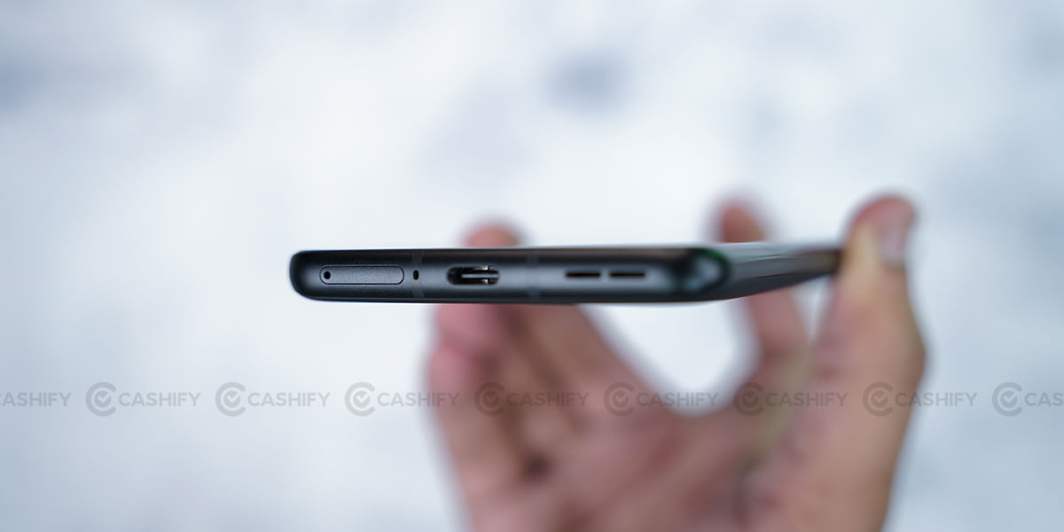 OnePlus 10 Pro bottom side