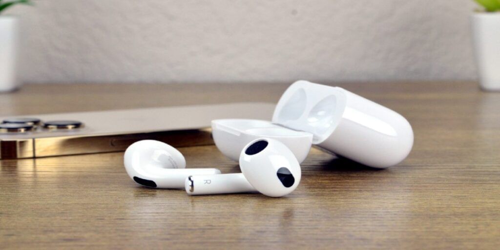 https://s3b.cashify.in/gpro/uploads/2022/02/22134539/apple-airpods-3-1-1024x512.jpg