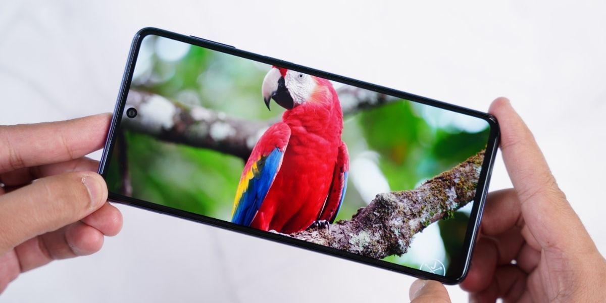 Samsung Galaxy M53 5G display