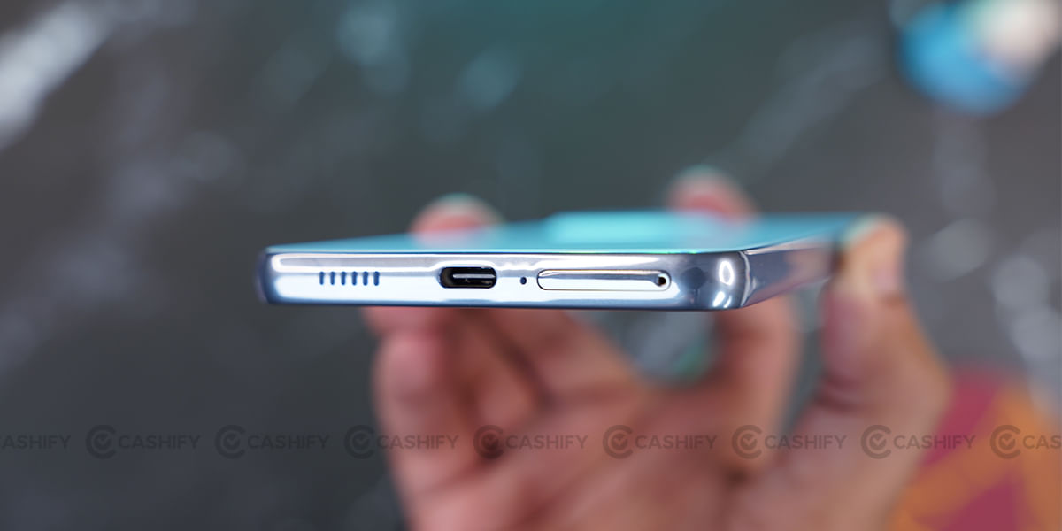 Samsung Galaxy A53 5G bottom side