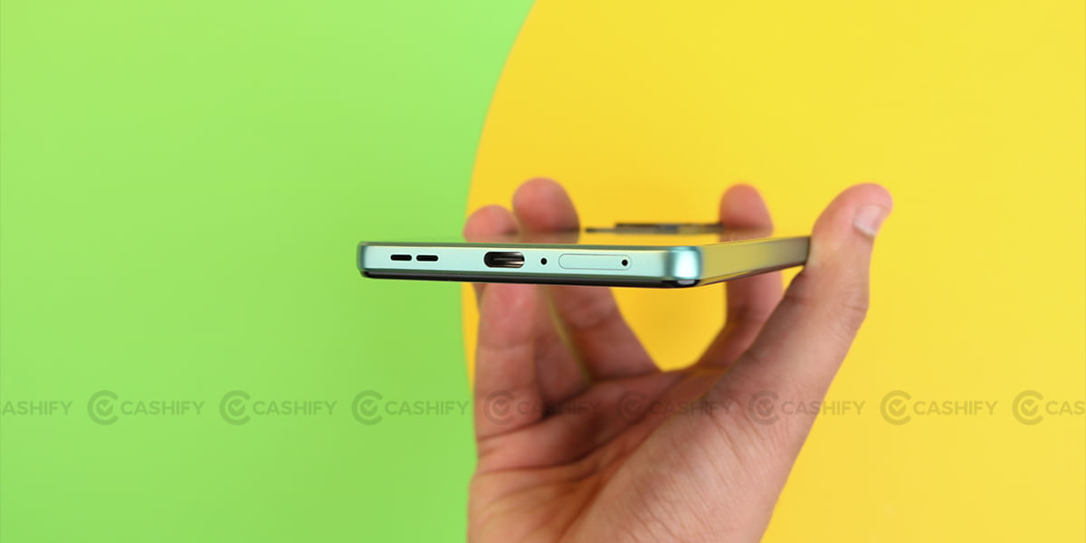 POCO F4 bottom side