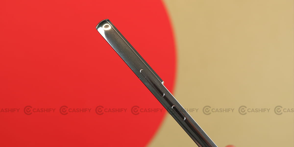 Samsung Galaxy S22 right side