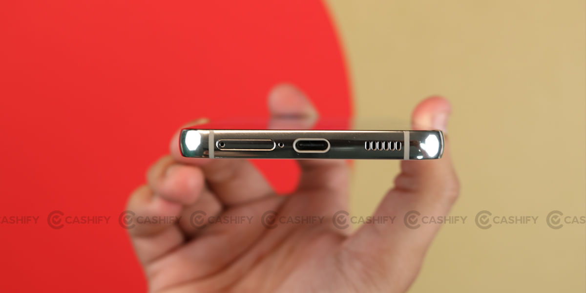 Samsung Galaxy S22 bottom side