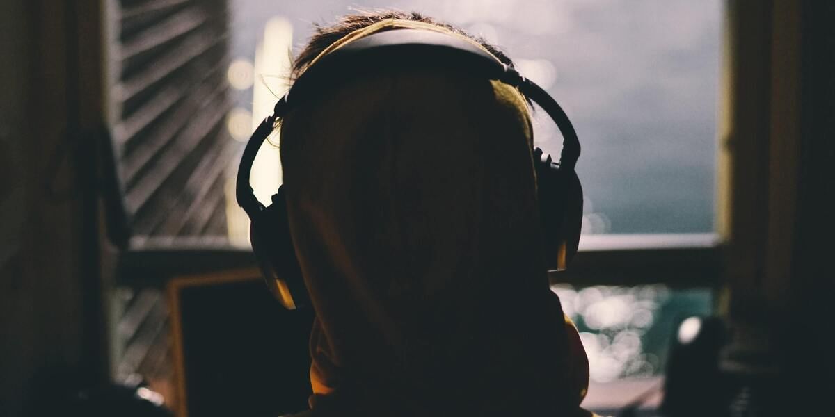 5 Best Over Head Earphones In India November 2025