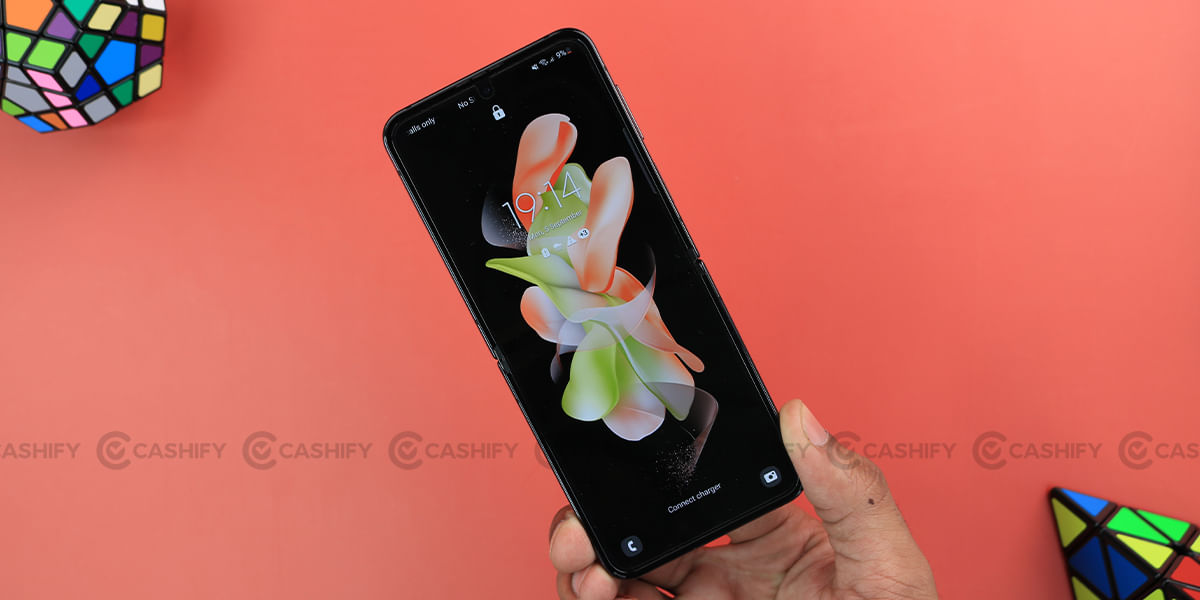 Samsung Galaxy Z Flip4 Display