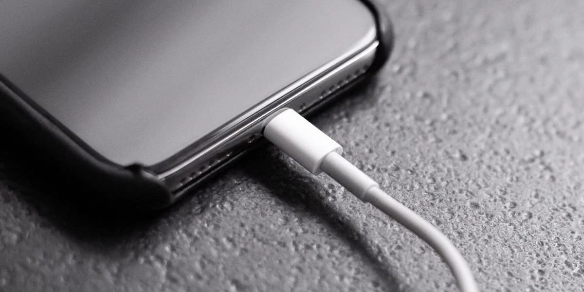 New Apple iPhones- USB Type-C Or Lightning Port?