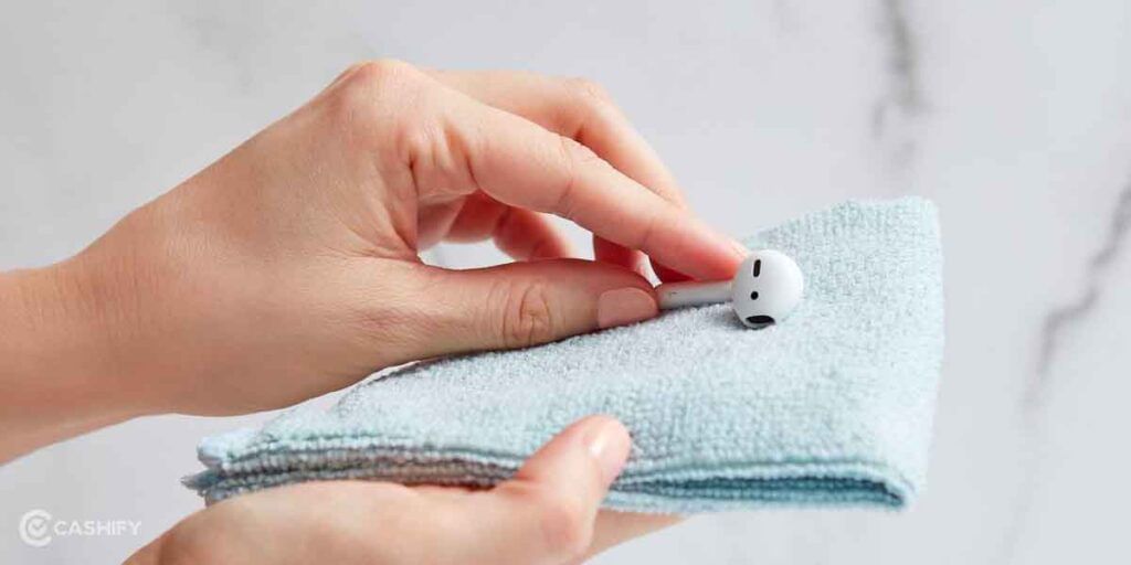 How to Clean Earphones