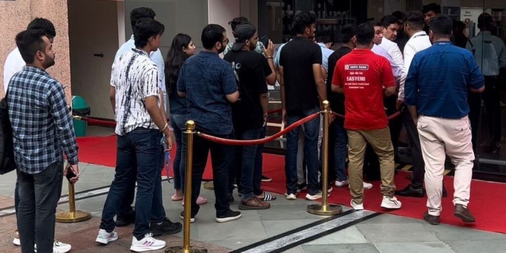 People in long queues to buy Apple iPhone 15