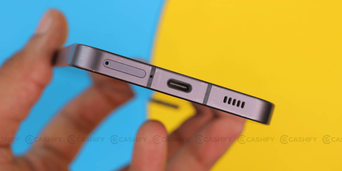 Nothing Phone (1) bottom