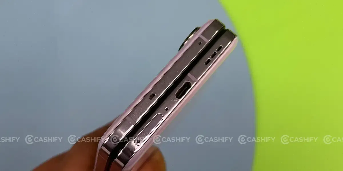 Oppo Find N2 Flip Bottom