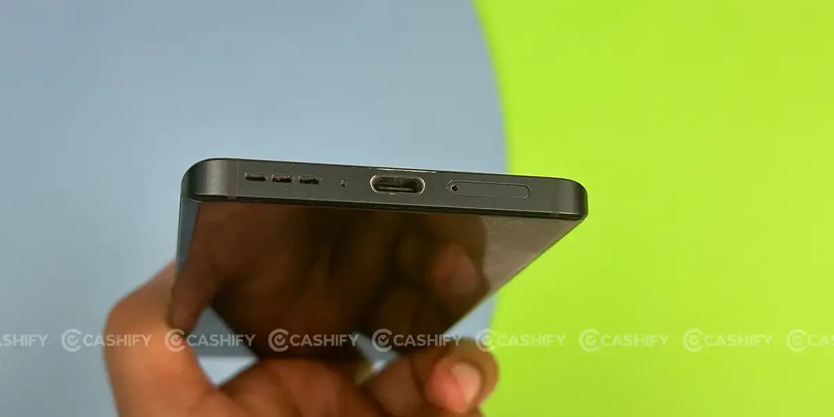 Motorola Edge 30 Fusion Bottom