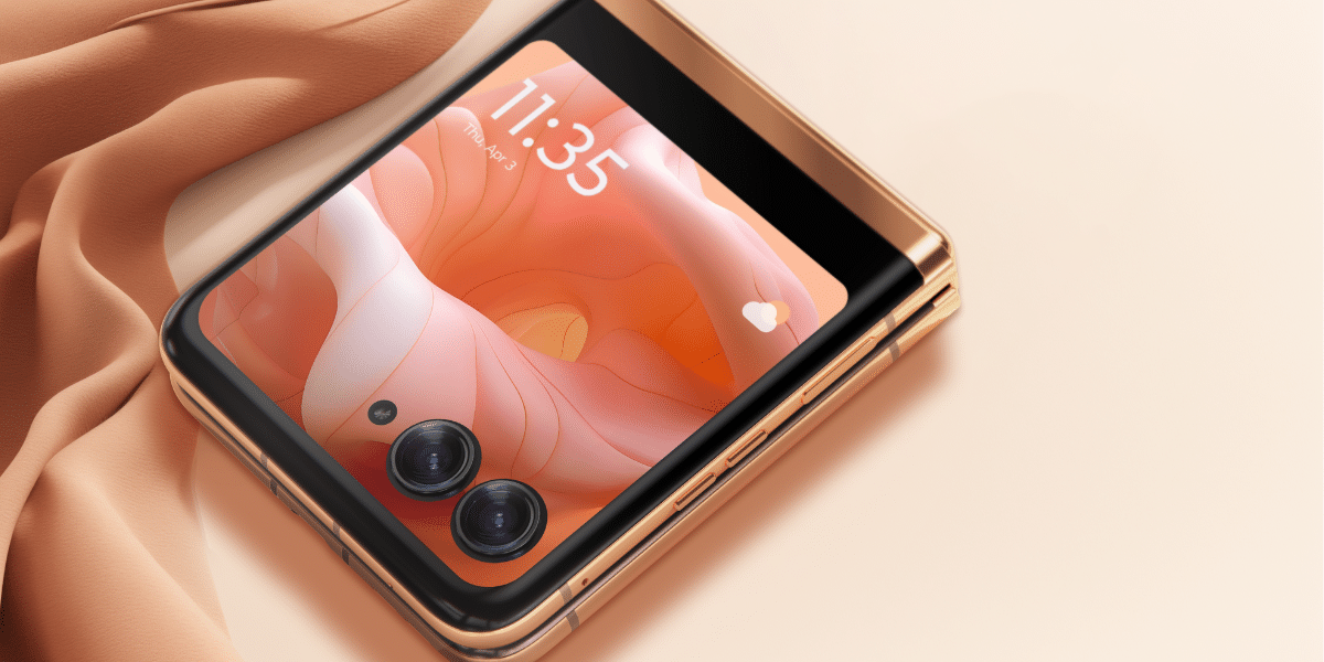 Motorola Razr 40 Ultra To Be Available In New Peach Fuzz Colour
