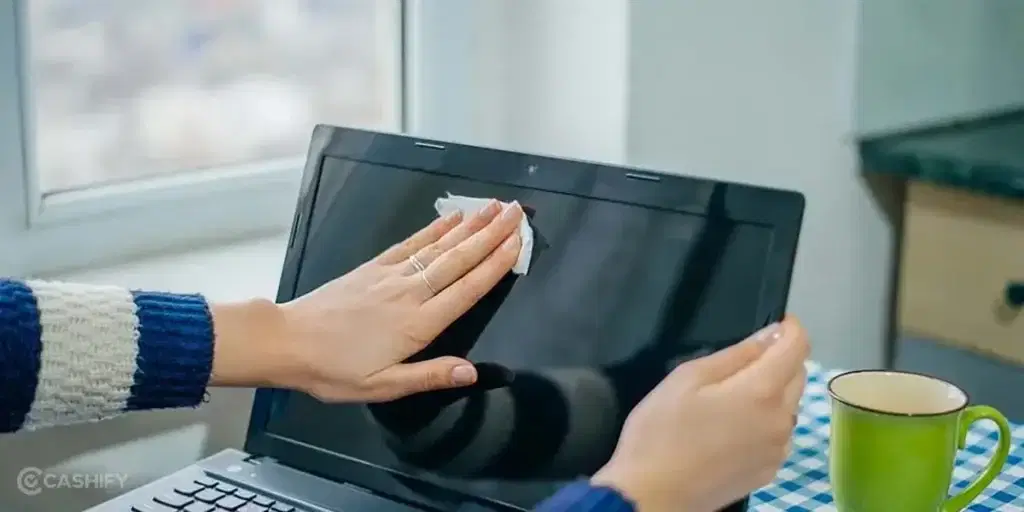 how to clean a laptop screen