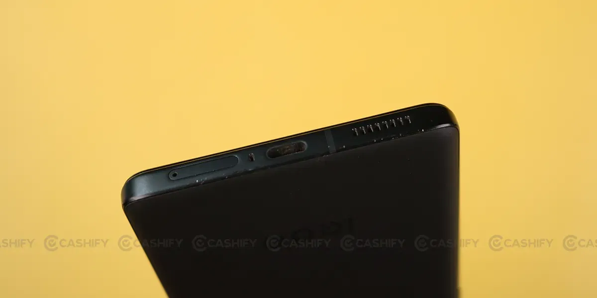 iQOO 11 Bottom Design