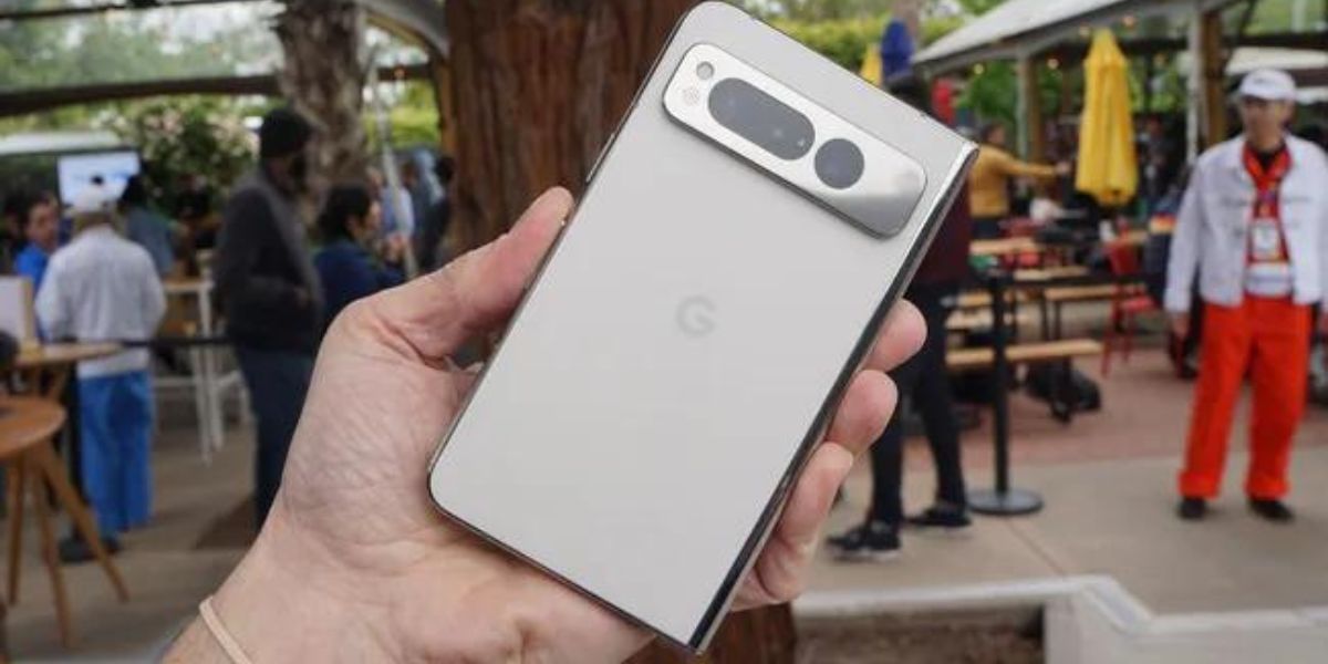 Google Pixel Fold 2 Prototype Leaked, Pretending New Design!