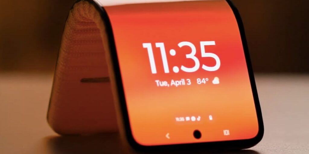 Motorola Bendable Phone Shown at MWC