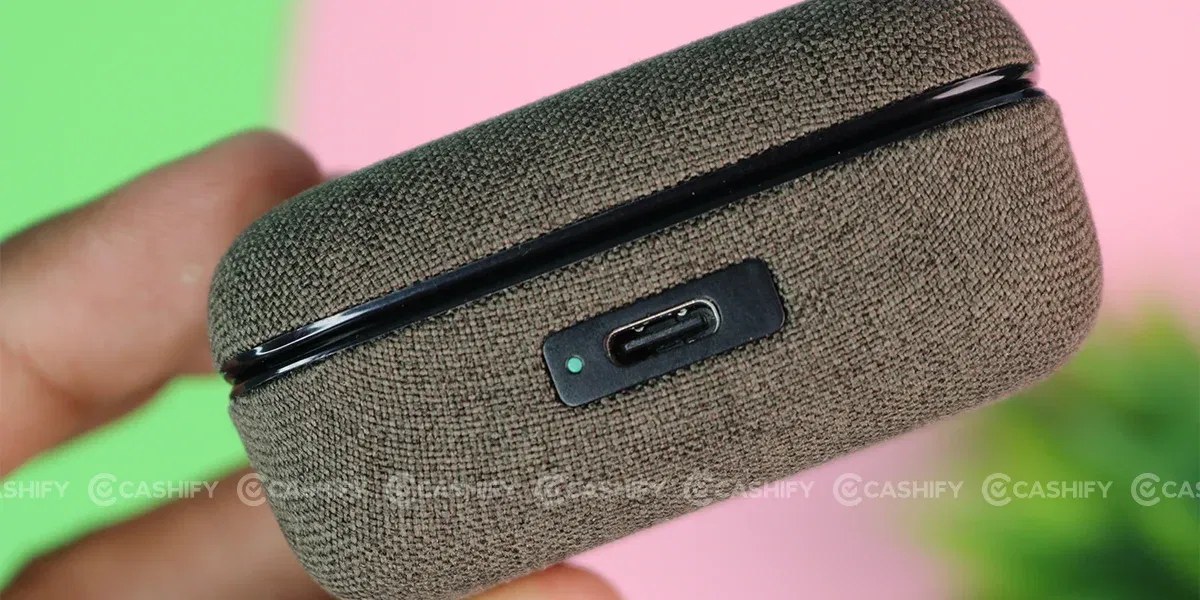 The earbuds has a notification LED at the middle of the case