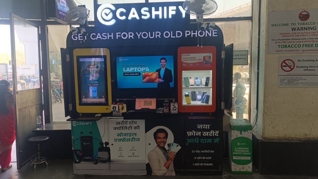Cashify Mobile Phone Kiosk in Tughlakabad Metro