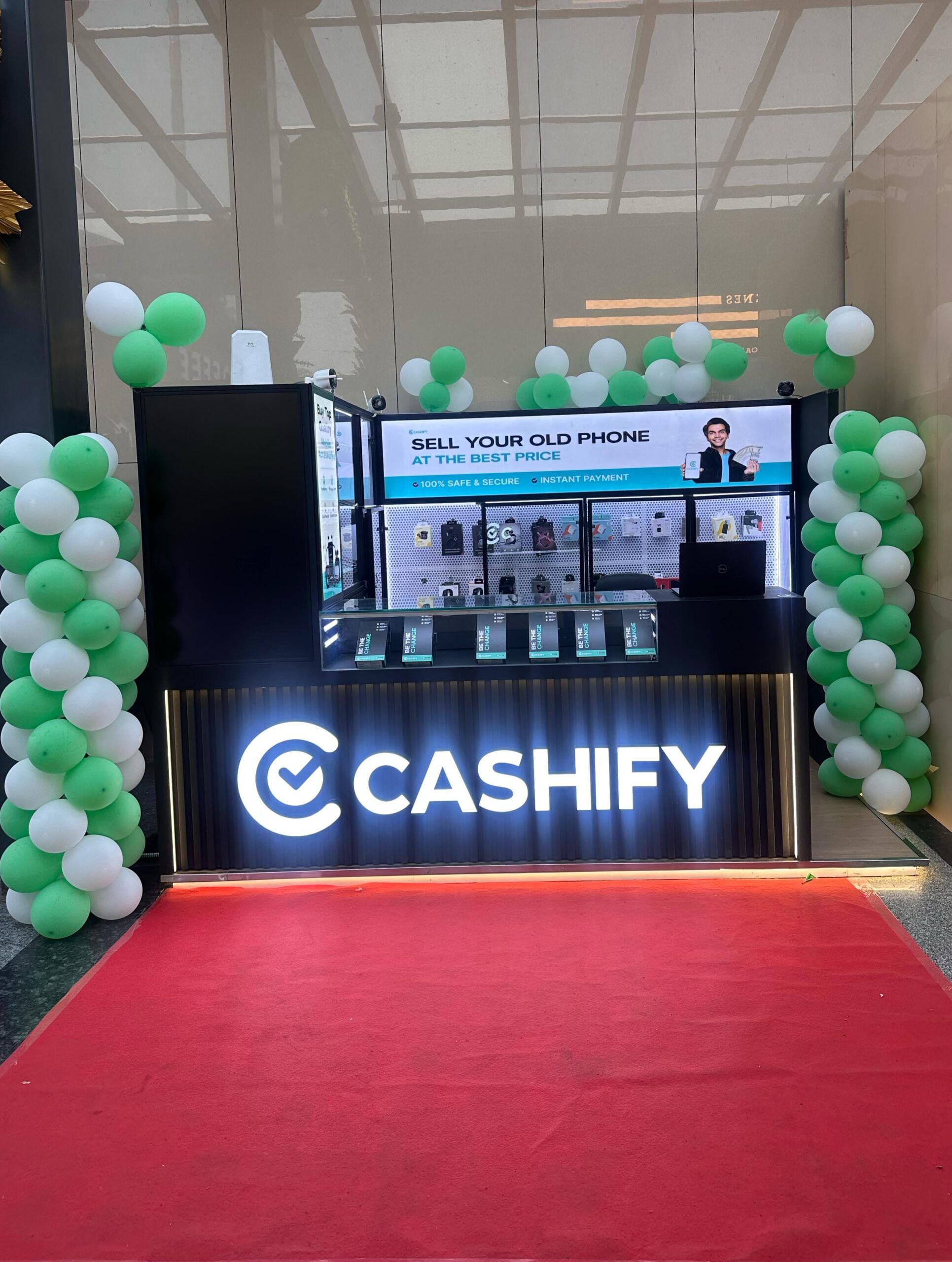 Cashify Mobile Phone Store in Pacific Mall NSP Delhi