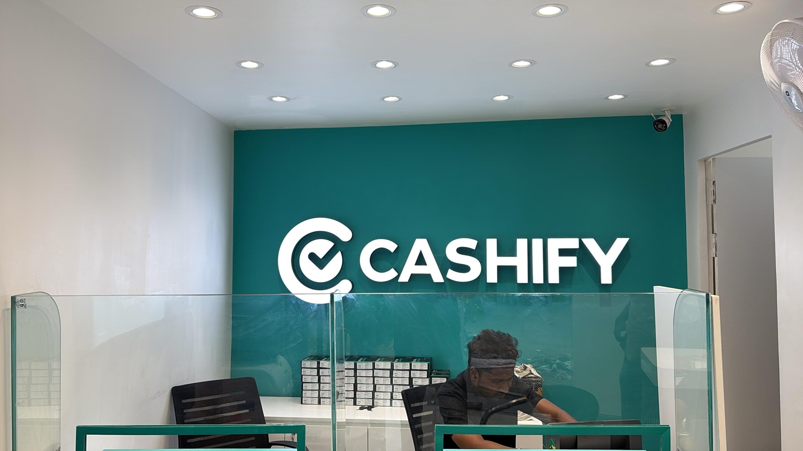 https://s3b.cashify.in/gpro/uploads/2025/05/29173431/cashify-mobile-phone-store-valasaravakkam-chennai-reception-1-scaled.jpeg