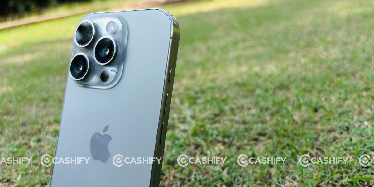 Apple iPhone 16 Pro side