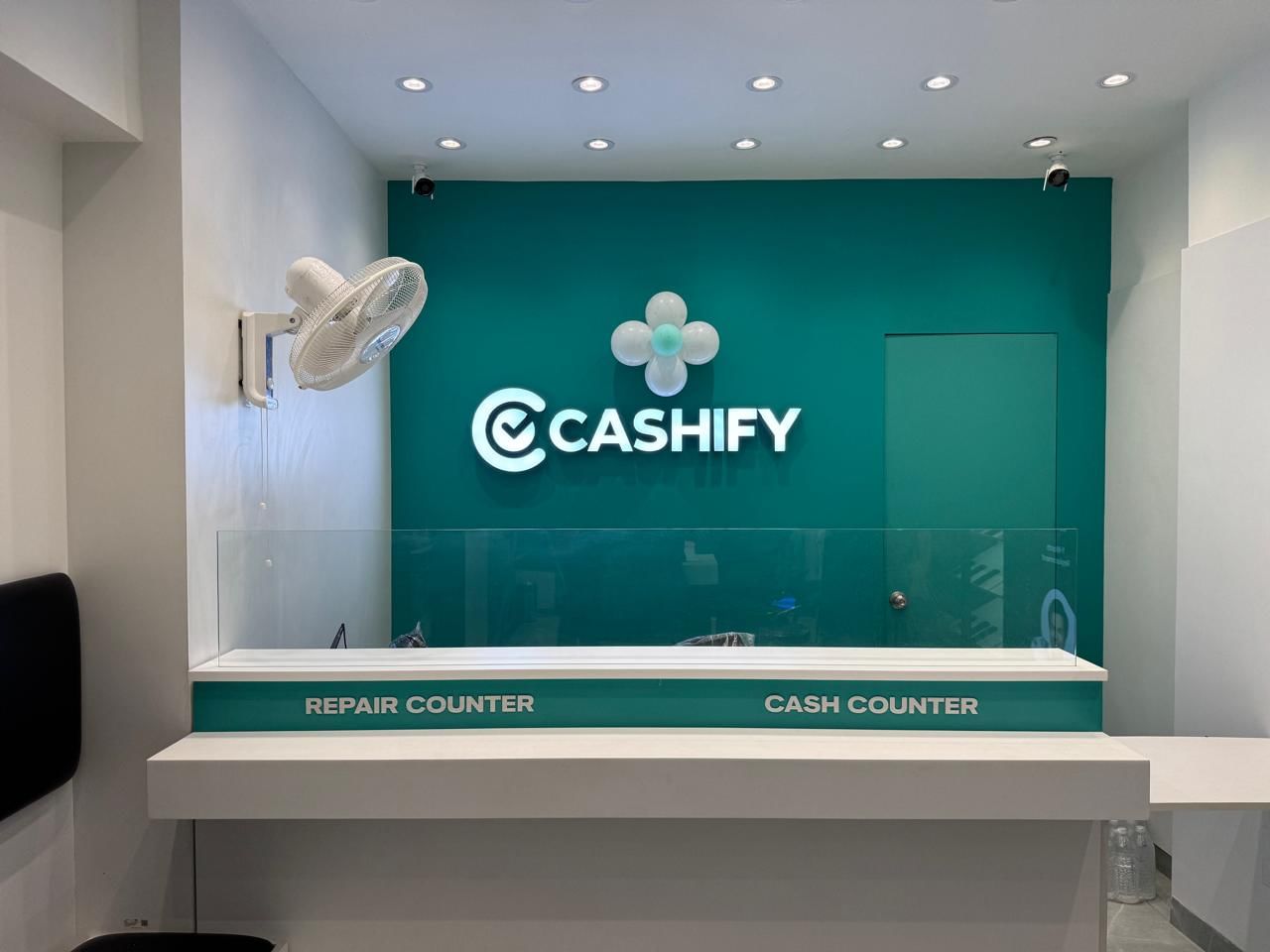 Cashify Mobile Phone Store Bytco Chowk Nashik