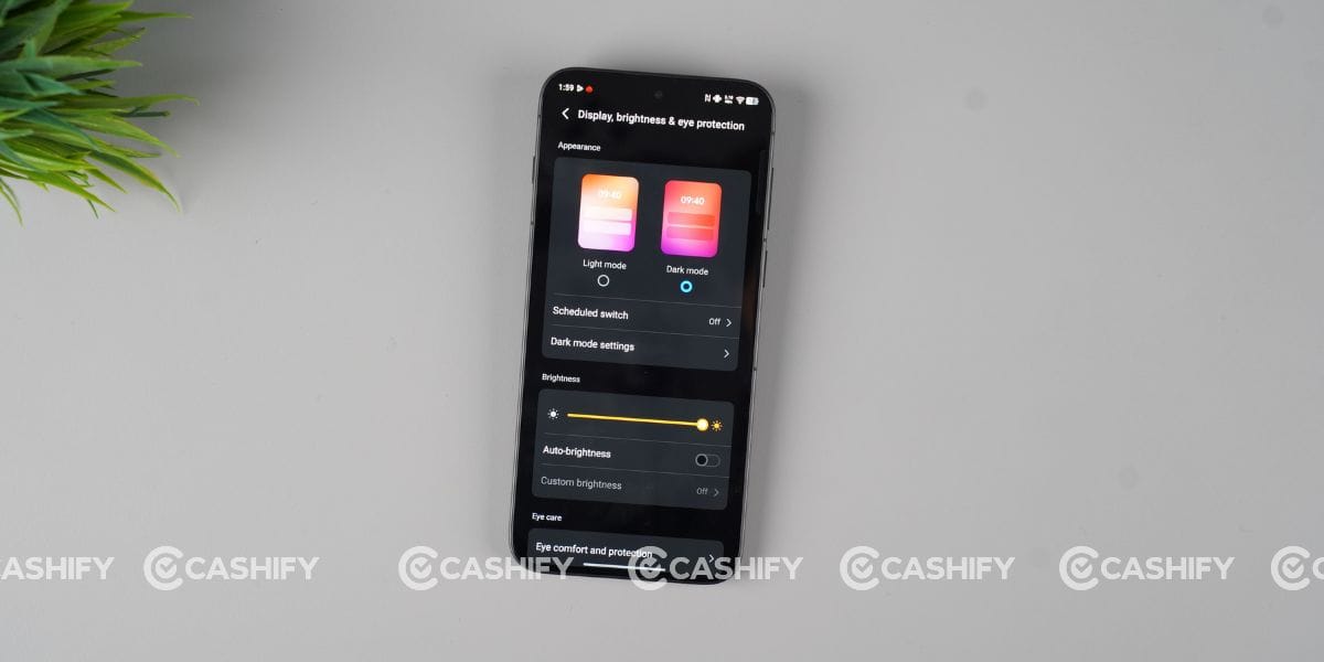 Vivo X300 Pro display