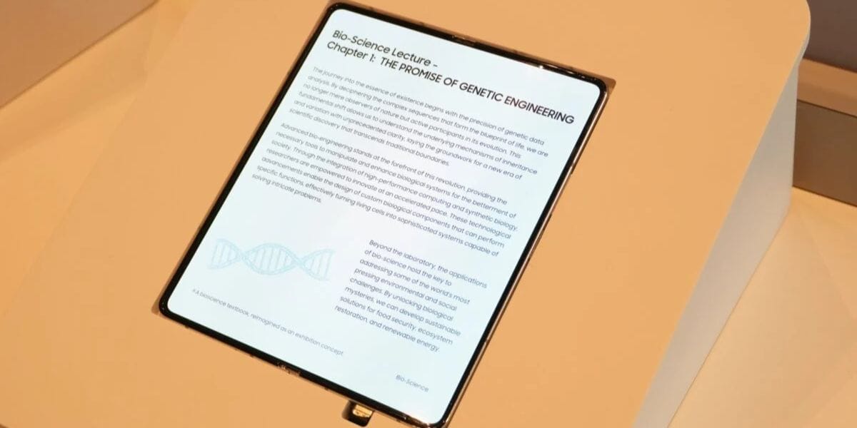 Samsung Galaxy Fold 8 display